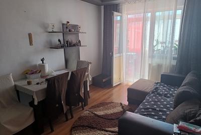Apartament cu 3 camere decomandat în Ostroveni