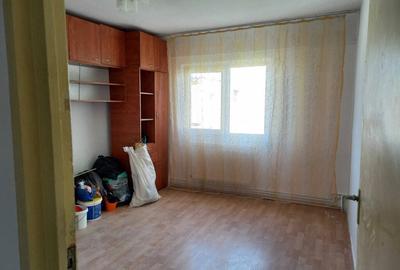 Garsoniera decomandata - zona Tractorul - 2