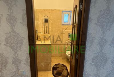 Casă cu 5 camere cu Teren 300 Mp în Cristian - 1