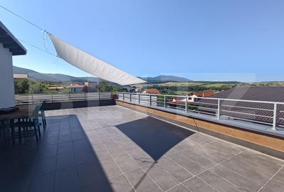 Apartament in zona rezidentiala in suprafata  71,48 mp si o terasa de 64 mp