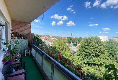 Apartament 4 camere, zona Miorita - 1