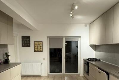 Casă cu 4 camere cu Teren 200 Mp în Central