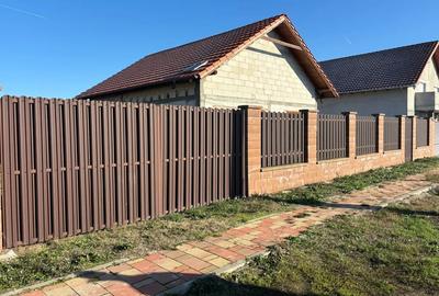 Vand casa la rosu cu tamplarie PVC - 4