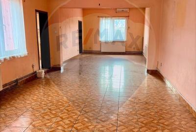 Casă cu 4 camere cu Teren 292 Mp în Central - 9