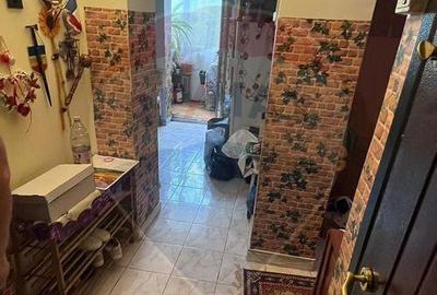 Apartament cu 3 camere- Zona Nufarul