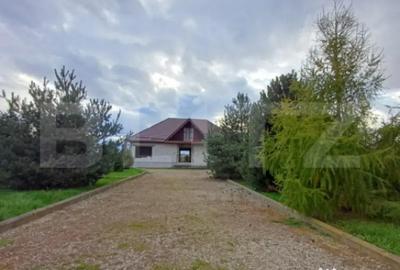 Casă cu 2 camere cu Teren 3289 Mp în Luna - 17