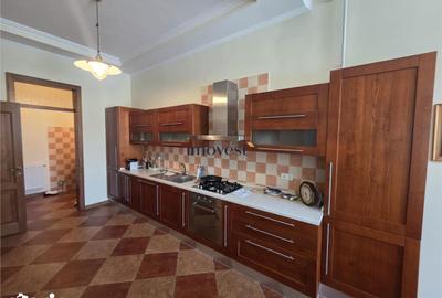 Apartament cu 3 camere decomandat în Central - 3