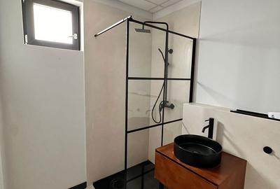 Spațiu comercial, de 600 mp, în Central - 4