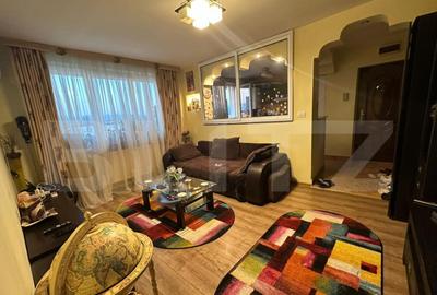 Apartament 3 camere, Zona 8 Mai, 68 mp