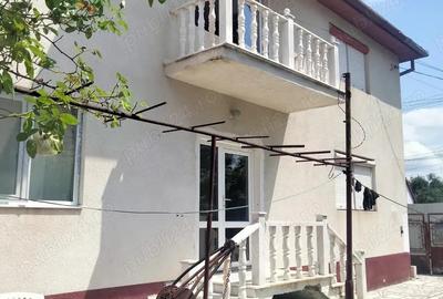 Casă cu 4 camere în Unirii