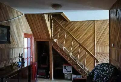 Casă cu 6 camere cu Teren 3000 Mp în Ruginești - 2