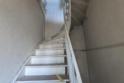 Casă individuală cu 7 camere cu Canalizare în P-ța Unirii - 8