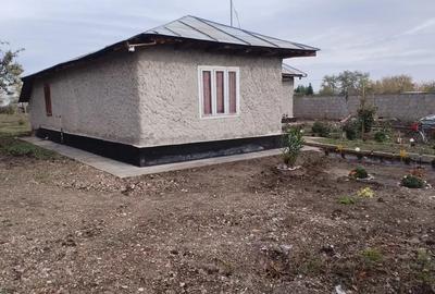 Casă cu 4 camere cu Teren 1600 Mp în Central - 2