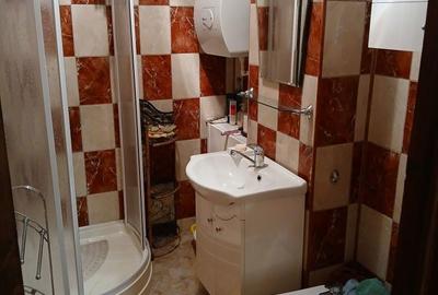 Apartament cu 2 camere decomandat în Micro 20 - 2