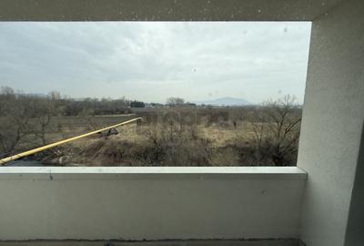 Apartament cu 3 camere decomandat în Tractorul - 7