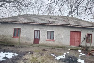 Casă cu 4 camere cu Teren 1450 Mp în Ștorobăneasa - 1