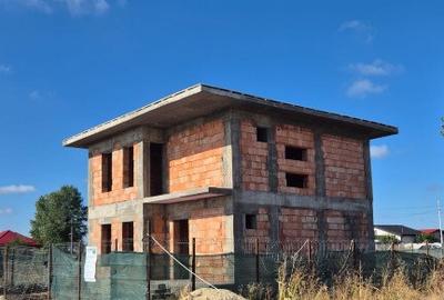 Casa la rosu cu placa de beton peste etaj Berceni, Ilfov - 4