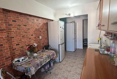 Apartament 2 camere -Zona Sud - etaj 4/4  -53mp - 47000 negociabil - 7