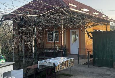 Casă cu 4 camere cu Teren 200 Mp în Central - 1