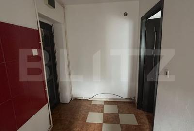 Apartament cu 2 camere semidecomandat, mobilat în Titu