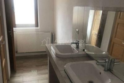 Casă cu 10 camere cu Teren 300 Mp în Central - 5