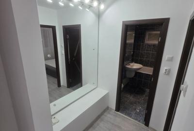 Apartament cu 3 camere semidecomandat în Central - 3
