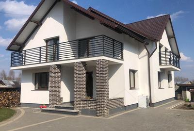 Casă cu Teren 550 Mp în Central - 2