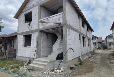 Casă cu Teren 200 Mp în Central - 2