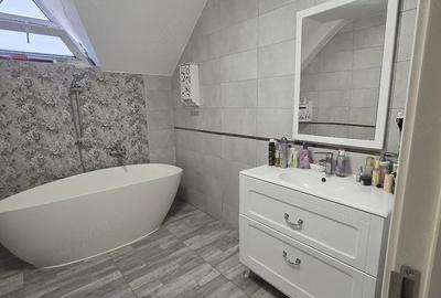 Apartament cu 4 camere decomandat, mobilat în Central - 1