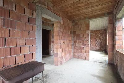 Casă cu Teren 250 Mp în Central - 9