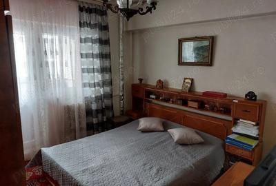 Apartament trei camere decomandat Calea Bucuresti - 2
