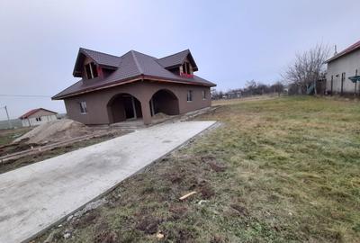 Casă cu 4 camere în Cătrunești - 3