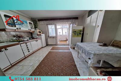 Trei camere! Etaj intermediar! Centrul Bacaului! CE1261 - 8