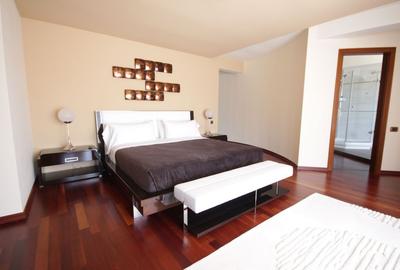 O casa deosebita cu Piscina - 10