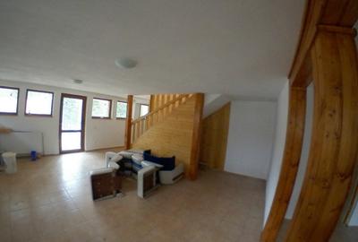 Casă cu 5 camere cu Teren 1585 Mp în Central - 10