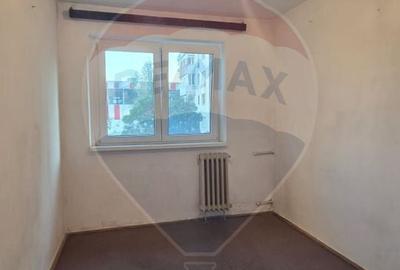 DE VANZARE Apartament cu 4 camere in zona 1 DECEMBRIE 1918 - 22