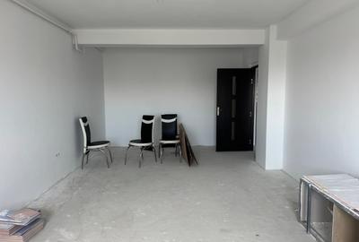 Apartament cu 2 camere decomandat în Km 5 - 8