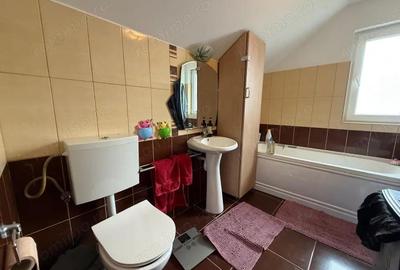 Casă cu 3 camere cu Canalizare în Giroc