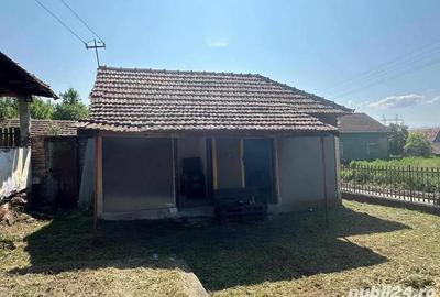 Casă cu 3 camere în Cuieș