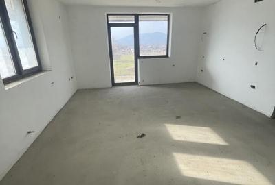 Casă cu 5 camere cu Teren 977 Mp în Urișor - 3