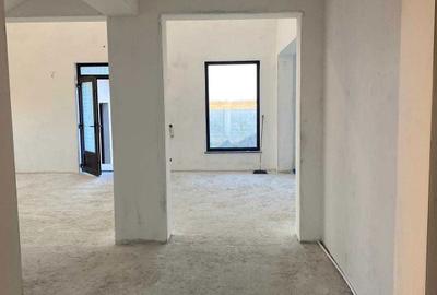 Casă cu 4 camere în Nord