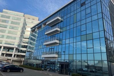 Office next to Promenada Mall with parking and private balcony - 1