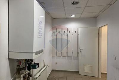 Spațiu comercial, de 295 mp, în Central - 9