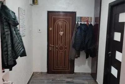 3 camere Micro 3,mobilat si utilitat, zona scolii 11 - 5