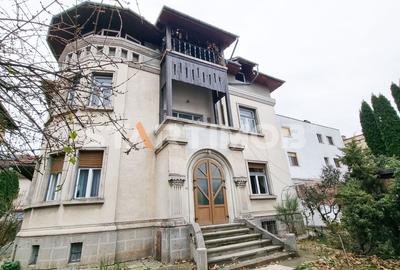 Apartament cu 4 camere decomandat în Centrul Istoric - 1