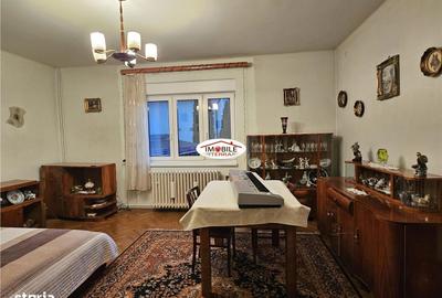 Casă cu 4 camere decomandat cu Teren 250 Mp în Central - 2