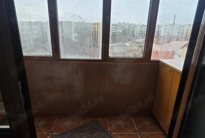 Apartament cu 3 camere decomandat în Broșteni - 8