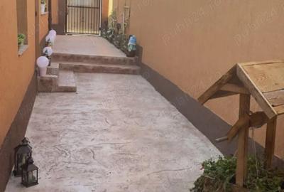 Casă cu Canalizare în Central - 9