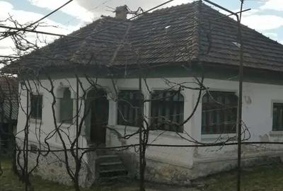 Casa ?i teren de vanzare