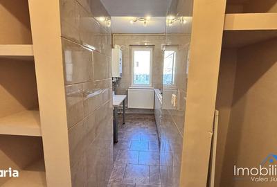 Apartament cu 3 camere decomandat în Petros - 11